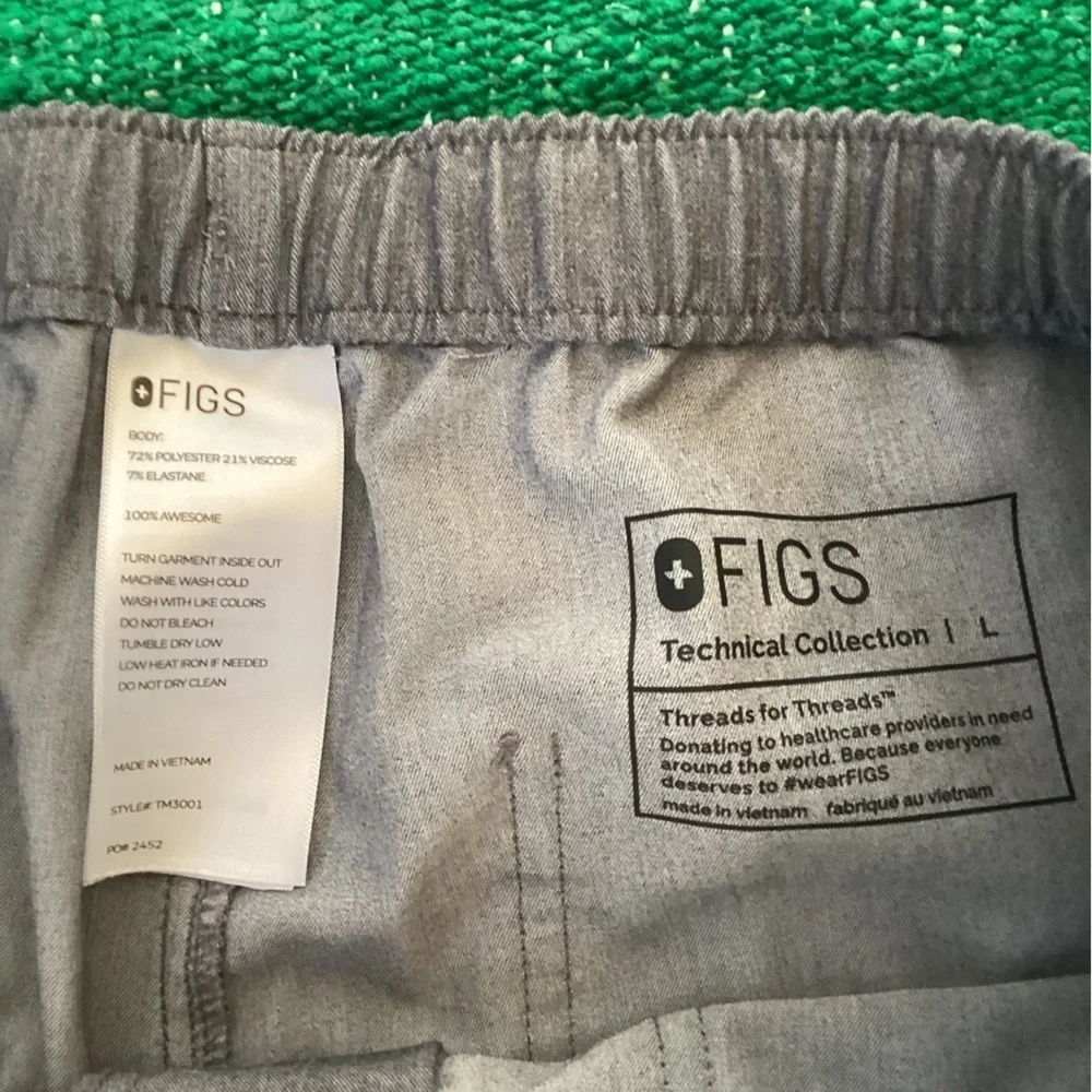Figs Technical scrubs -SZ L Waist 16” Inseam 31”